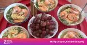 Video cô gái nấu ăn đãi thợ xây suốt quá trình làm nhà
