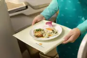 Vietnam Airlines lan tỏa văn hóa Việt qua thực đơn Chạm Sen