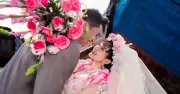 Viên Vibi khoe ảnh cưới hoài niệm, thiệp mời độc đáo hình vỏ sò