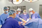 Vinmec Hải Phòng thay khớp vai đảo ngược thành công cho bệnh nhân Anh