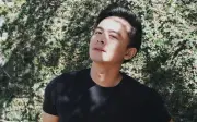 Văn Anh gây sốt với visual điển trai sau 20 năm, netizen truy tìm danh tính