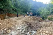 Vàng tặc ngang nhiên phân chia lãnh địa: Ai chịu trách nhiệm?