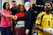 Vượt 6000km mẹ thủ môn Vozinha sang Mỹ xem con thi đấu World Cup
