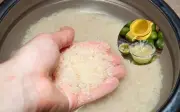 Vắt chanh vào nồi cơm: mẹo giúp cơm trắng hơn, có thực sự hiệu quả?