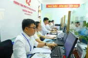 Xã 70 cán bộ gánh việc 10 phòng huyện cũ, xử lý 1.500 hồ sơ/tháng