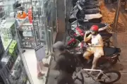 Xác minh clip thanh niên xô kính làm bé gái suýt ngã đâm vào mặt người mẹ