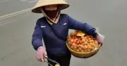 Xác định danh tính người bán bánh rán 'chặt chém' du khách 420.000 đồng ở Hà Nội