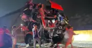 Xe khách tông đuôi xe đầu kéo trên cao tốc, 19 người nhập viện