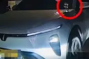 Đỗ xe ô tô gây chói mắt người đi đường, tài xế taxi bị phạt tiền