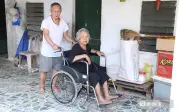 Xóm chạy thận giữa nắng nóng: Nghị lực sống và tình người nơi đất bệnh
