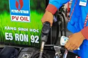 Xăng E5 đột nhiên hot, người dân TP.HCM chật vật sau mưa lớn