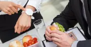 Xu hướng ăn sáng vào bữa trưa: Lợi hay hại? Chuyên gia giải đáp