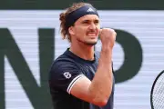 Zverev đe dọa vị trí của Alcaraz, Djokovic tụt xuống số 7 thế giới