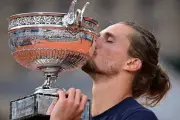 Zverev xúc động sau chức vô địch Roland Garros 2026