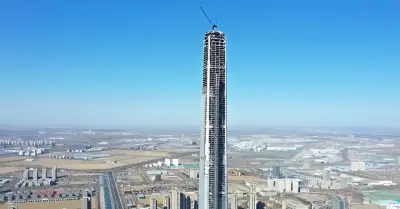 18 năm bỏ hoang, tòa nhà cao nhất thế giới bất ngờ 'đổi vận'