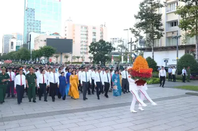 50 năm TP mang tên Bác: Đảng hoa tưởng nhớ Chủ tịch Hồ Chí Minh