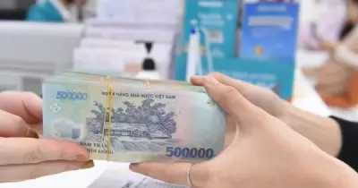 500 triệu đồng nên gửi tiết kiệm hay mua chứng chỉ tiền gửi?