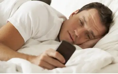 80% người dùng kiểm tra điện thoại trong 15 phút đầu sáng: Tác hại khôn lường
