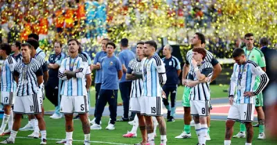 Argentina bị chỉ trích thiếu fair-play khi quay lưng lúc Tây Ban Nha nâng cúp vô địch World Cup 2026