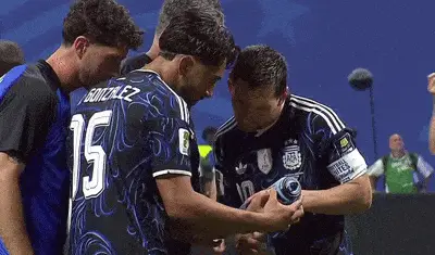 Argentina cười cợt 'phao thi' bắt phạt đền của Pickford sau chiến thắng 2-1