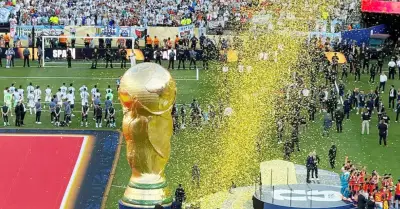 Argentina quay lưng khi Tây Ban Nha nâng cúp vàng World Cup