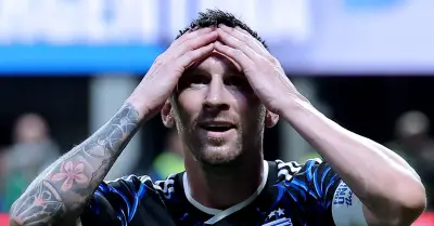 Argentina thắng ngược Anh 2-1: Messi và bàn chân của chúa
