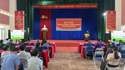 Bộ đội biên phòng Lào Cai tuyên truyền pháp luật và 'Bình dân học vụ số' cho đồng bào biên giới