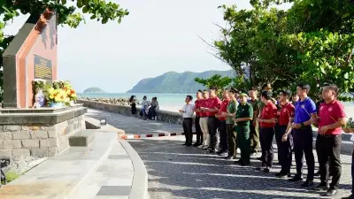 Bộ đội Biên phòng TP.HCM dâng hương tưởng niệm tại Côn Đảo