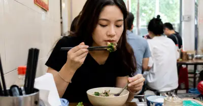 Bí quyết ăn chậm nhai kỹ: Không cần nhai đúng 32 lần