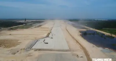 Bụi mịn từ công trường sân bay Quảng Trị khiến người dân khó thở