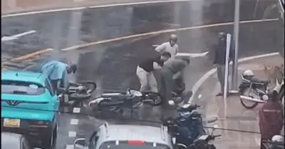 Bản tin cuối ngày 2/7: Tấn công người đang dừng đèn đỏ cướp xe máy