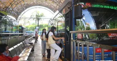 Bến xe buýt Sài Gòn gây bất ngờ với nhà vệ sinh sạch, wifi và gửi xe miễn phí