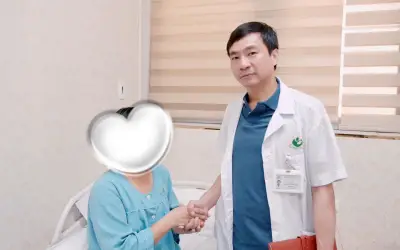 Bệnh nhân Úc giữ được tử cung nhờ nội soi bóc u xơ 10cm tại Hà Nội