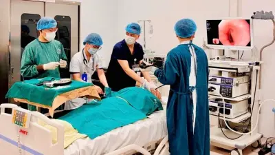 Bệnh viện Bạch Mai cơ sở Ninh Bình lần đầu mở thông dạ dày qua nội soi cho bệnh nhân đột quỵ