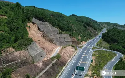 Cao tốc La Sơn - Hòa Liên hạn chế xe khách, xe tải do sạt lở đến hết 2026