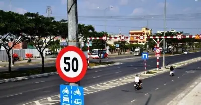 Cục Đường bộ nói gì về bất cập biển báo khiến tài xế hoa mắt phải phanh gấp?