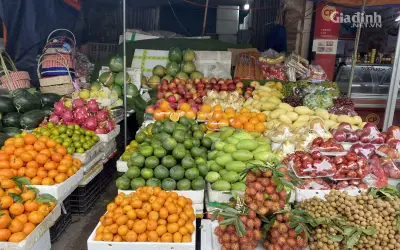 Chủ tịch HĐND Hà Nội yêu cầu kiểm tra ngay nguồn gốc hoa quả nhập khẩu tại chợ Long Biên