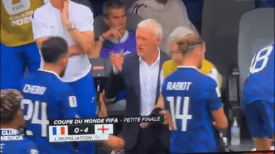 Cherki bỏ đi khi bị HLV Deschamps quát mắng ở trận tranh hạng ba World Cup 2026