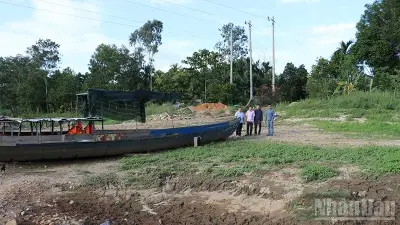 Chiếc thuyền nan 34 năm và khát vọng cây cầu nối đôi bờ sông Thuốc Hột