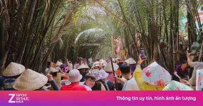 Cồn Thới Sơn quá tải du khách chờ xuồng ba lá hàng giờ