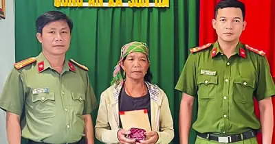 Công an xã Sơn Hà tìm lại 1,3 cây vàng và hơn 15 triệu đồng cho người đánh rơi