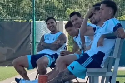 Cảnh 'anh em văn phòng' Argentina thư giãn gây bão mạng