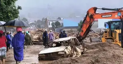 Cảnh tượng tan hoang ở Sơn La, Lai Châu sau trận lũ dữ, ô tô bị vỡ nát
