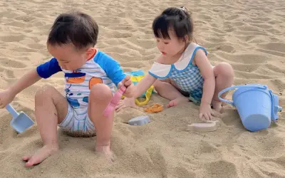 Cặp song sinh Jimmy Jenny nhà Phương Oanh vui chơi ở resort sang trọng Đà Nẵng