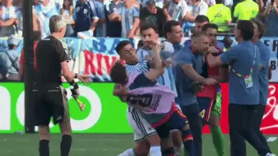 Cầu thủ Argentina gây ẩu đả sau thất bại ở chung kết World Cup 2026