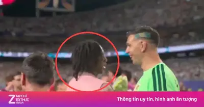 Cầu thủ Thụy Sĩ bắt tay Martinez: Màn chào đón đồng đội mới tại Aston Villa