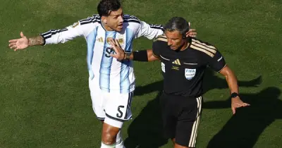 Cựu trọng tài FIFA đề nghị treo giò Paredes 10 trận sau chung kết World Cup