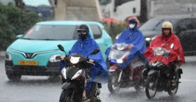 Dự báo thời tiết 16/7: Miền Bắc mưa to cục bộ, Hà Nội nắng gián đoạn