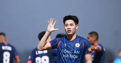 Dentsu Sports Việt Nam ký hợp đồng quản lý chuyên nghiệp cho Nguyễn Đình Bắc