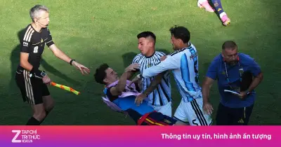Gavi bị đồng đội trêu sau vụ xô xát với Paredes trong phòng thay đồ